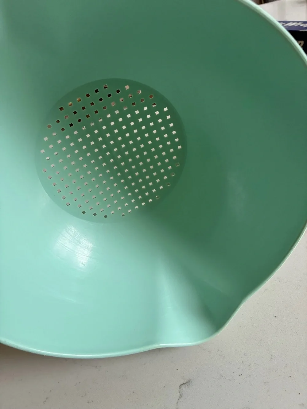 Tupperware Mint Green Plastic Strainer with Handle - Kitchen Colander